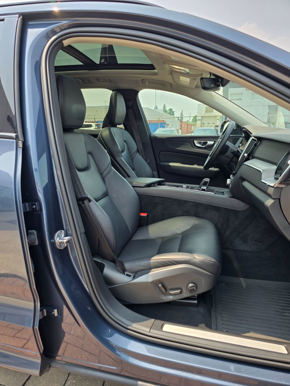 2024 Volvo XC60 CORE DARK THEME-23