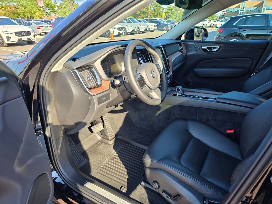 2024 Volvo XC60 PLUS DARK THEME-12