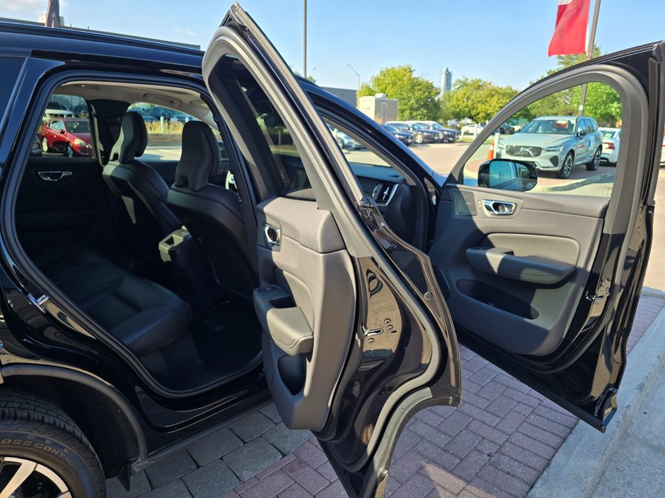 2024 Volvo XC60 PLUS DARK THEME-10