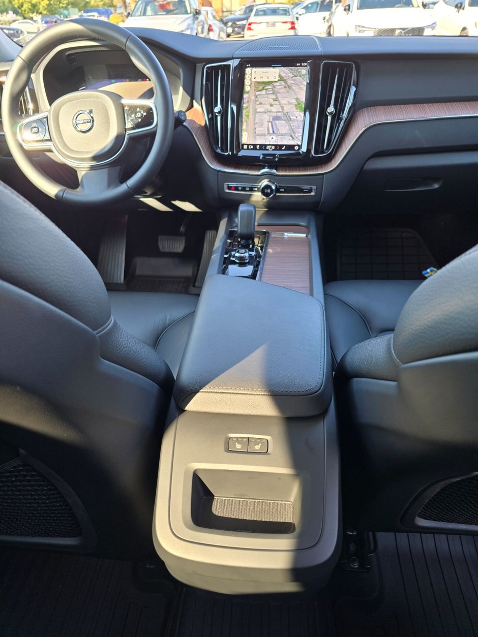 2024 Volvo XC60 PLUS DARK THEME-21