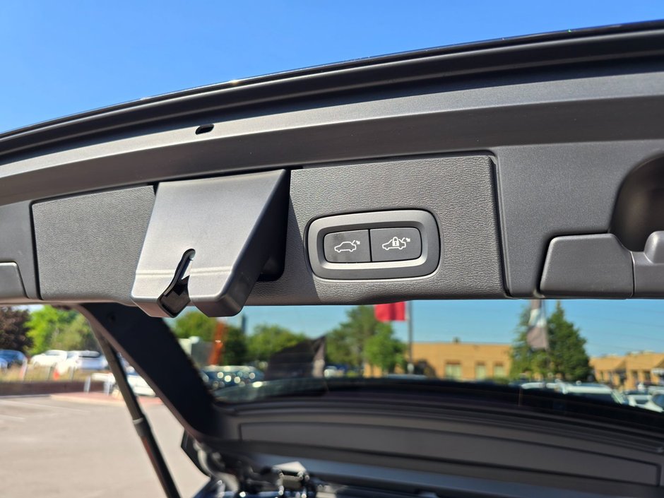 2024 Volvo XC60 PLUS DARK THEME-16