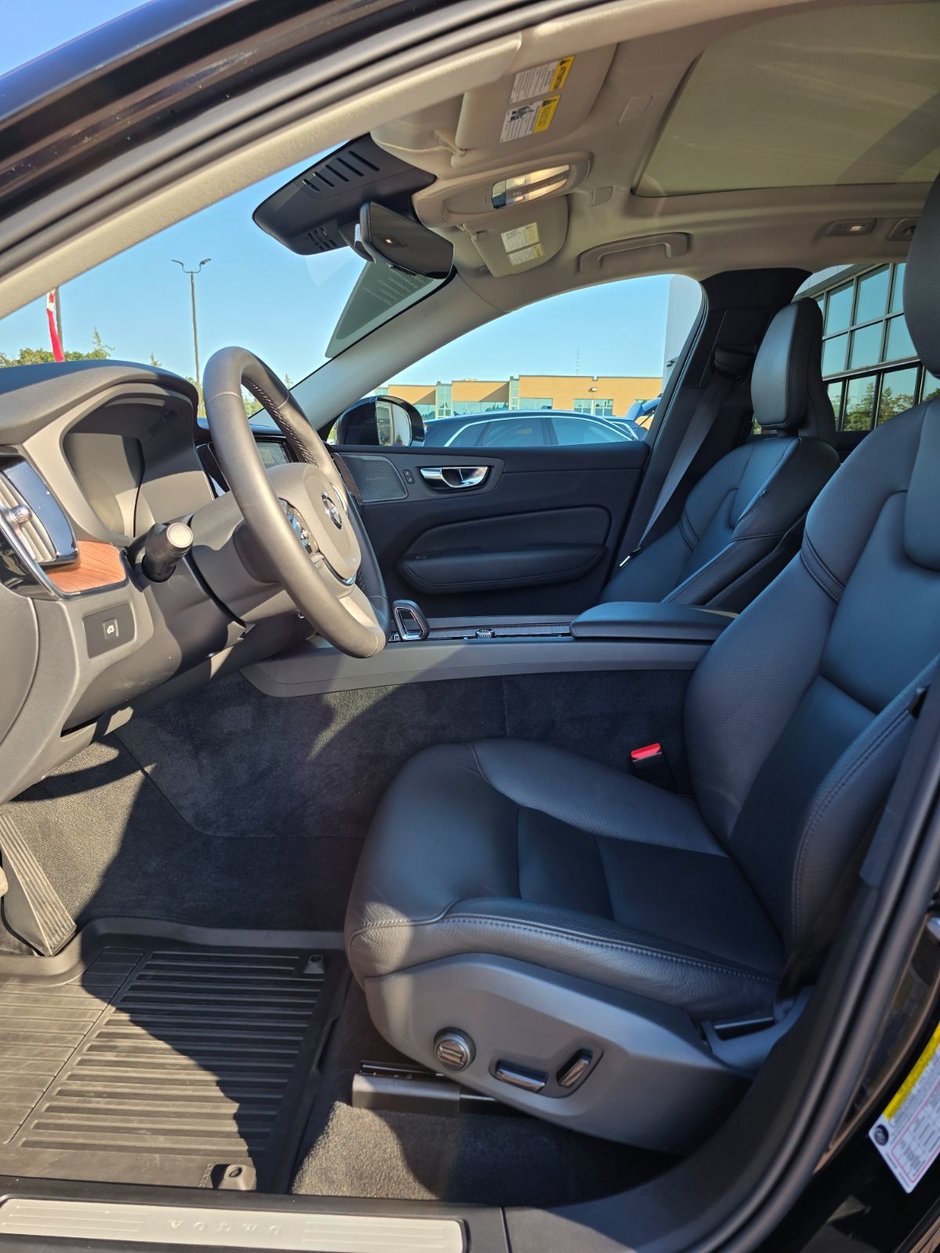 2024 Volvo XC60 PLUS DARK THEME-24