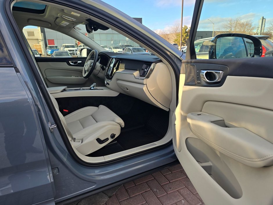 2024 Volvo XC60 ULTIMATE DARK THEME-22