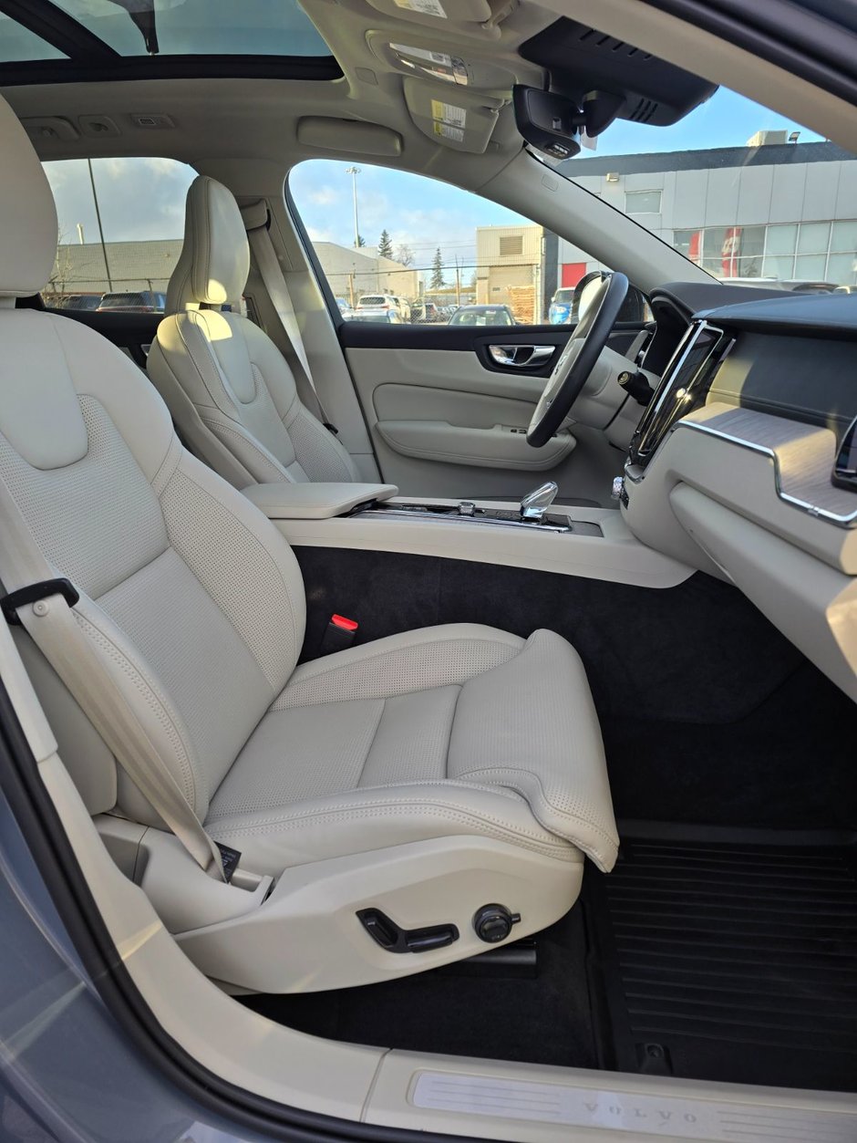 2024 Volvo XC60 ULTIMATE DARK THEME-23