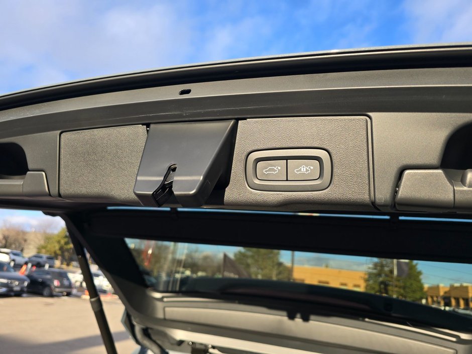 2024 Volvo XC60 ULTIMATE DARK THEME-16