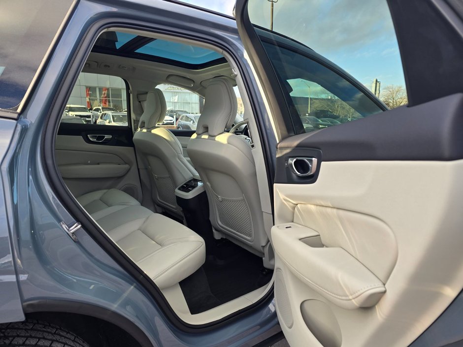 2024 Volvo XC60 ULTIMATE DARK THEME-18