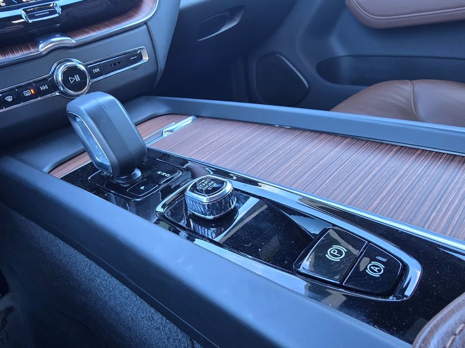 2024 Volvo XC60 PLUS DARK THEME-28