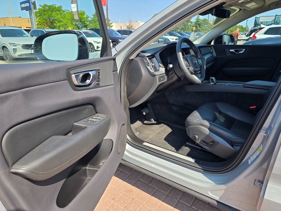2024 Volvo XC60 CORE DARK THEME-12