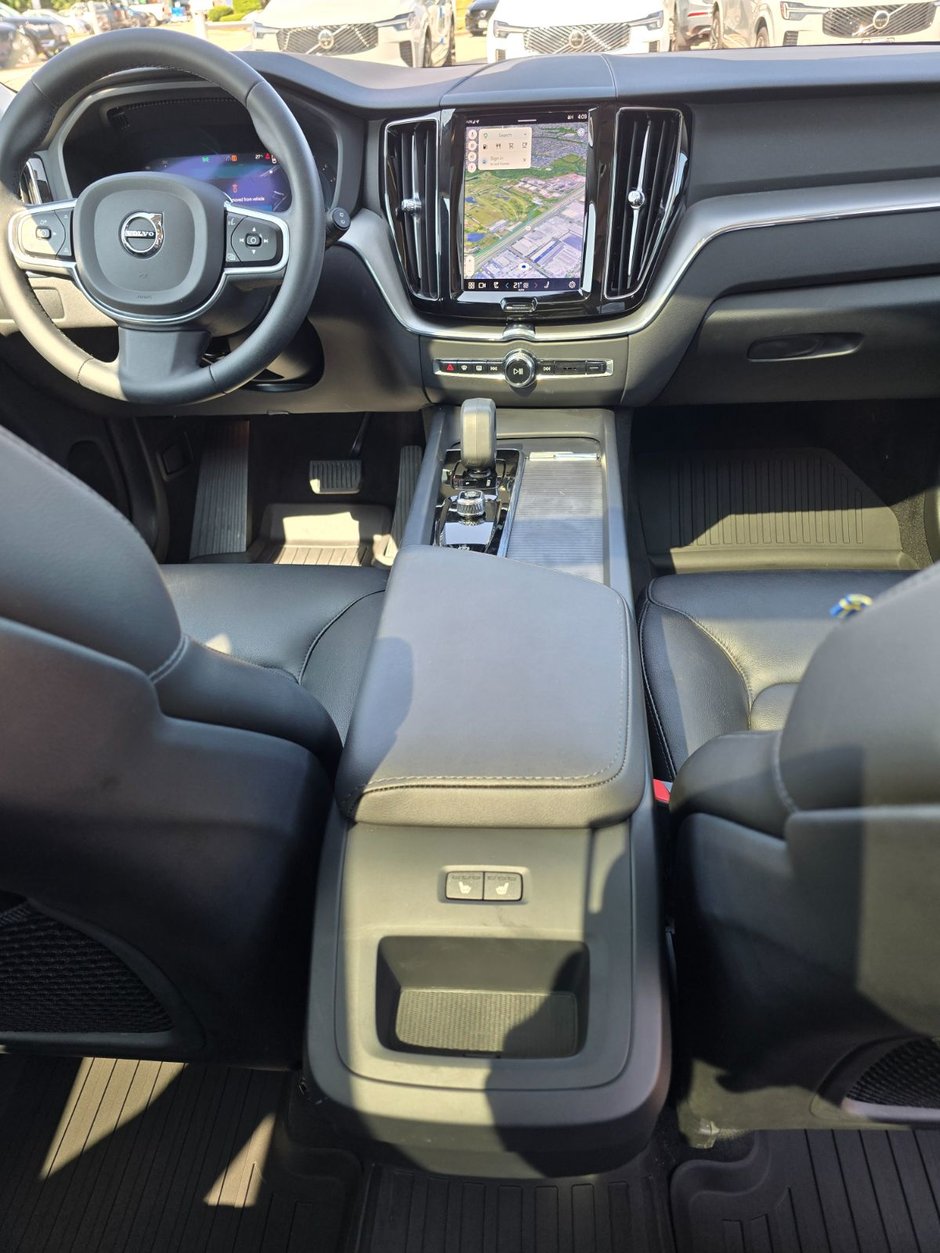 2024 Volvo XC60 CORE DARK THEME-21