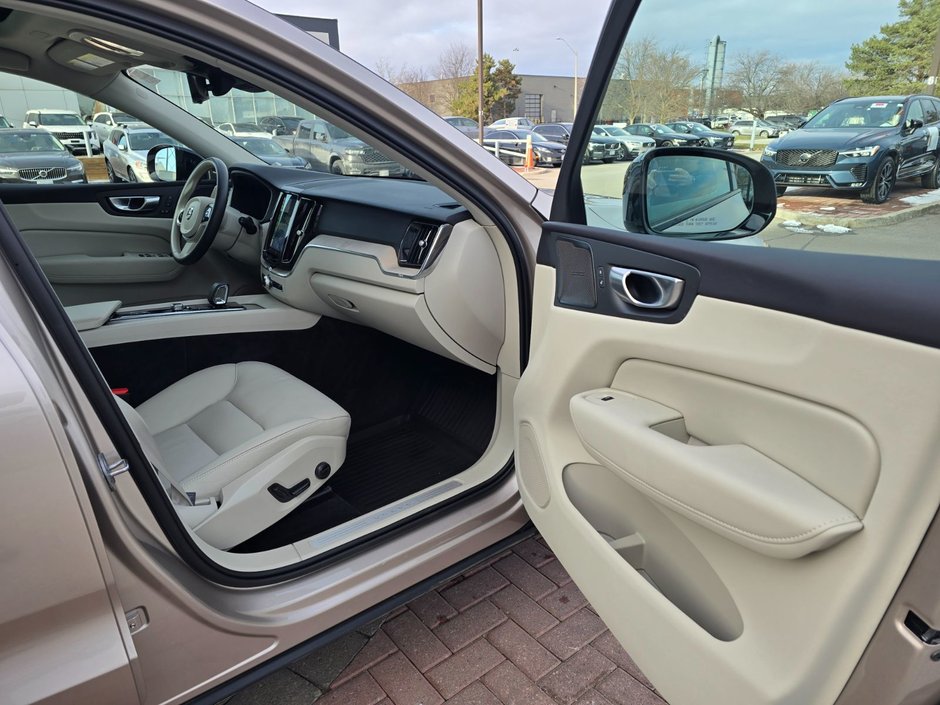 2024 Volvo XC60 PLUS DARK THEME-22