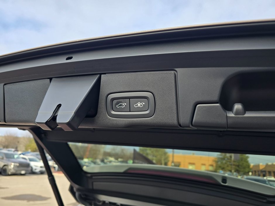 2024 Volvo XC60 PLUS DARK THEME-16