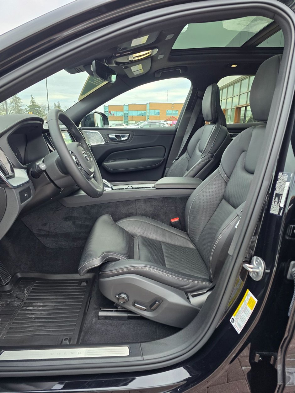 2024 Volvo XC60 ULTIMATE BLACK EDITION-24
