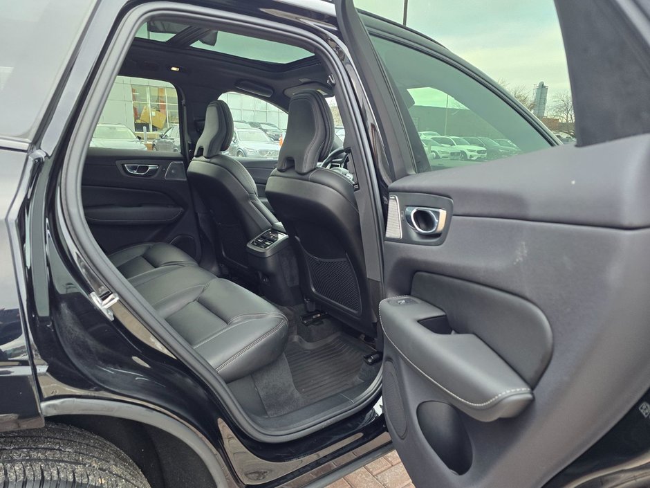 2024 Volvo XC60 ULTIMATE BLACK EDITION-18