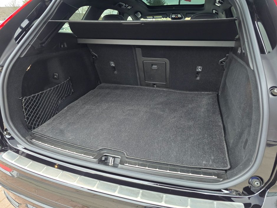 2024 Volvo XC60 ULTIMATE BLACK EDITION-17