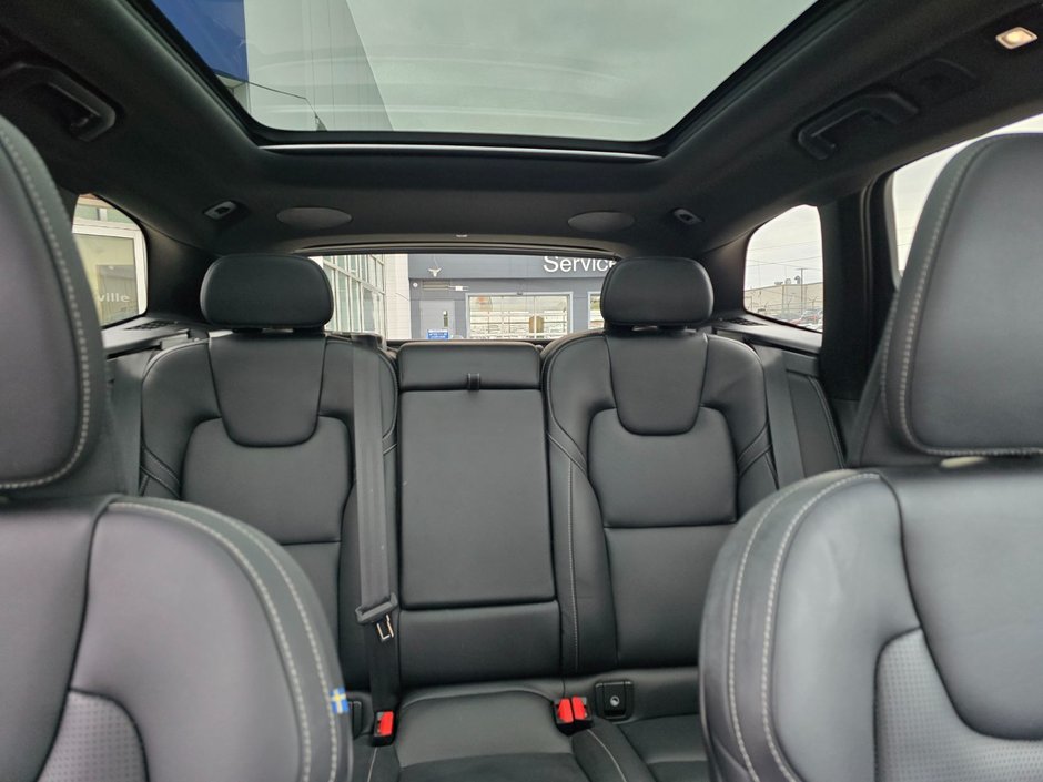 2024 Volvo XC60 ULTIMATE BLACK EDITION-8