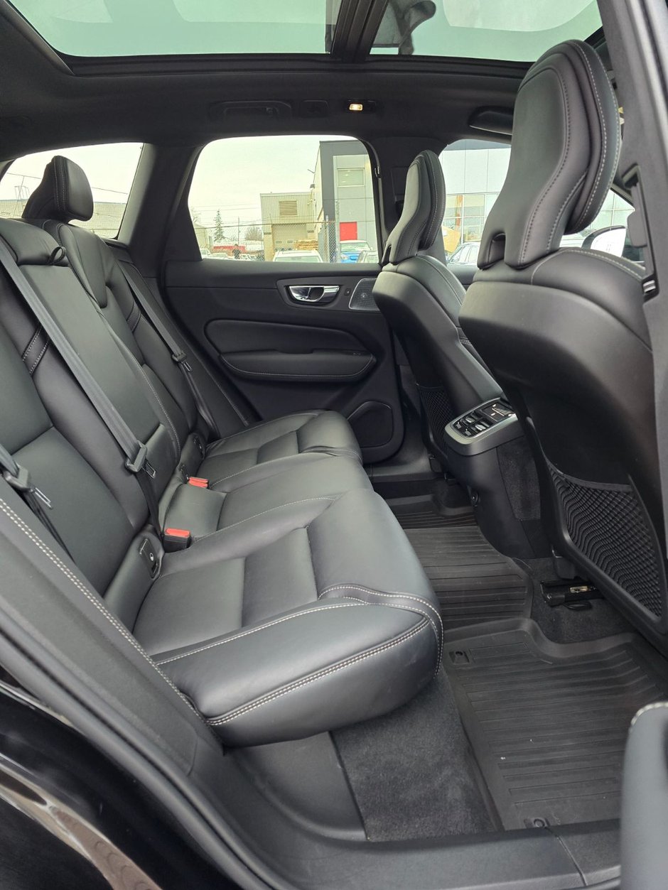 2024 Volvo XC60 ULTIMATE BLACK EDITION-19