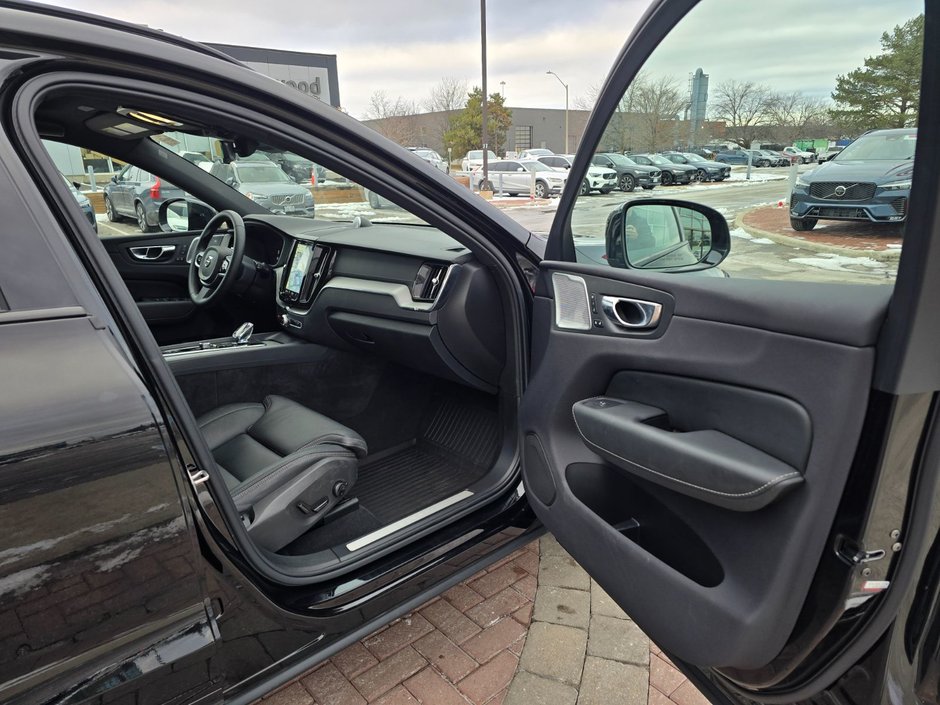 2024 Volvo XC60 ULTIMATE BLACK EDITION-22