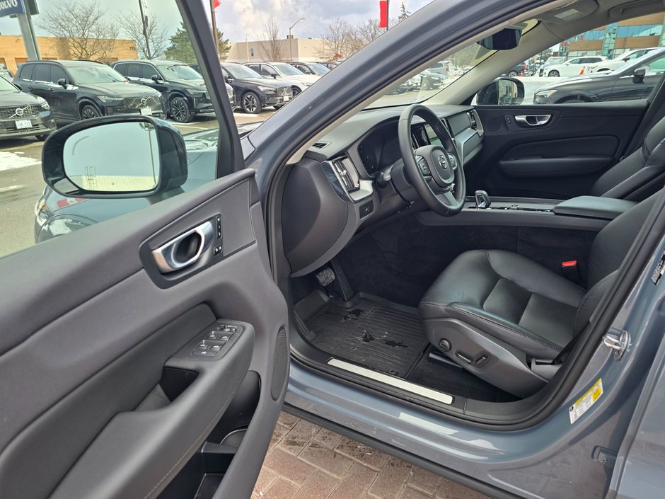 2024 Volvo XC60 CORE DARK THEME-12