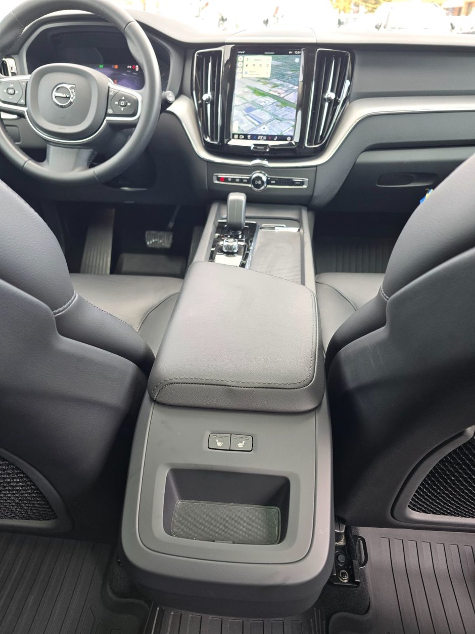 2024 Volvo XC60 CORE DARK THEME-21