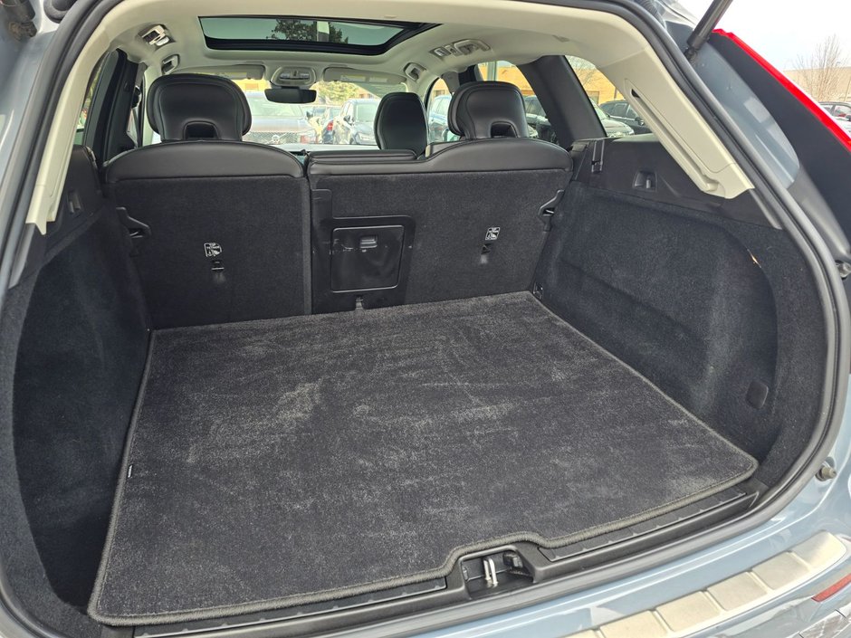 2024 Volvo XC60 CORE DARK THEME-16