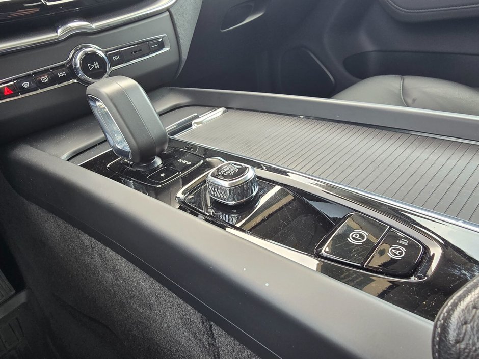 2024 Volvo XC60 CORE DARK THEME-29