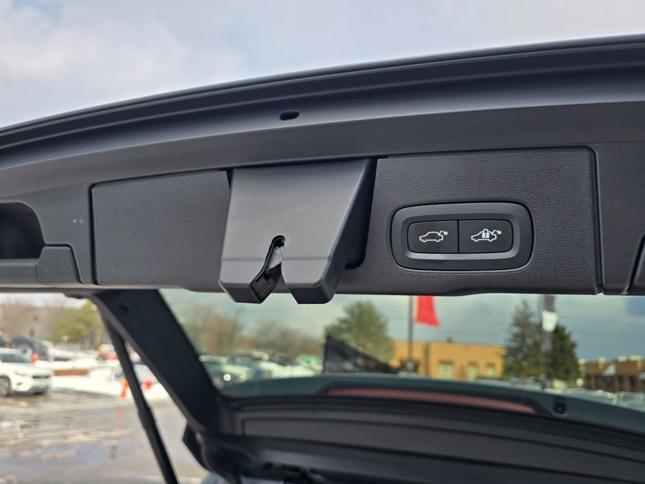 2024 Volvo XC60 CORE DARK THEME-17