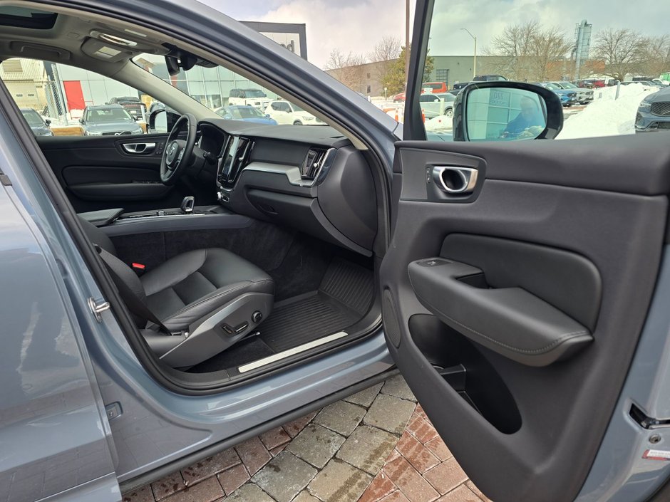 2024 Volvo XC60 CORE DARK THEME-22