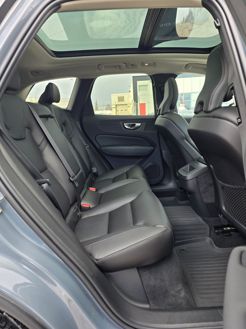 2024 Volvo XC60 CORE DARK THEME-19