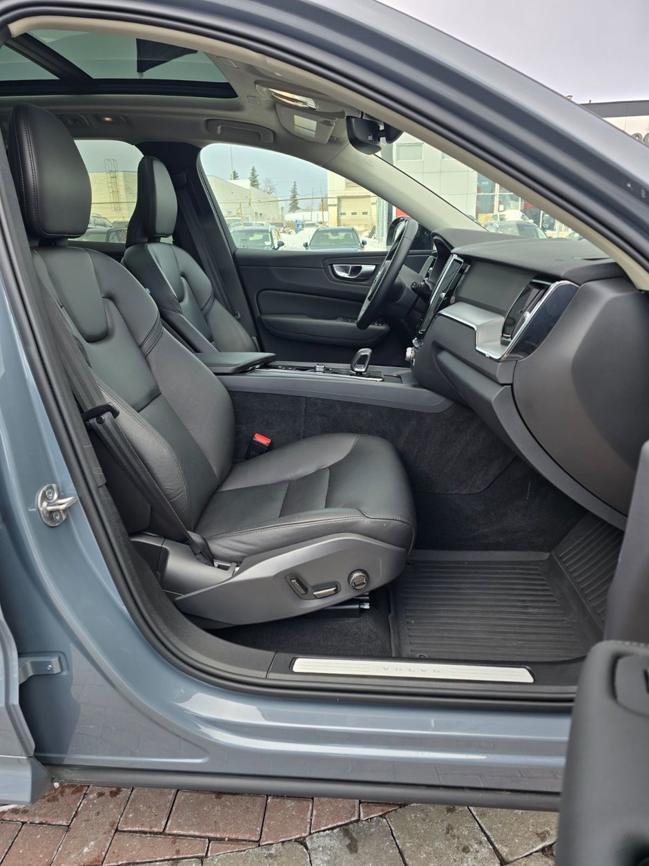 2024 Volvo XC60 CORE DARK THEME-23