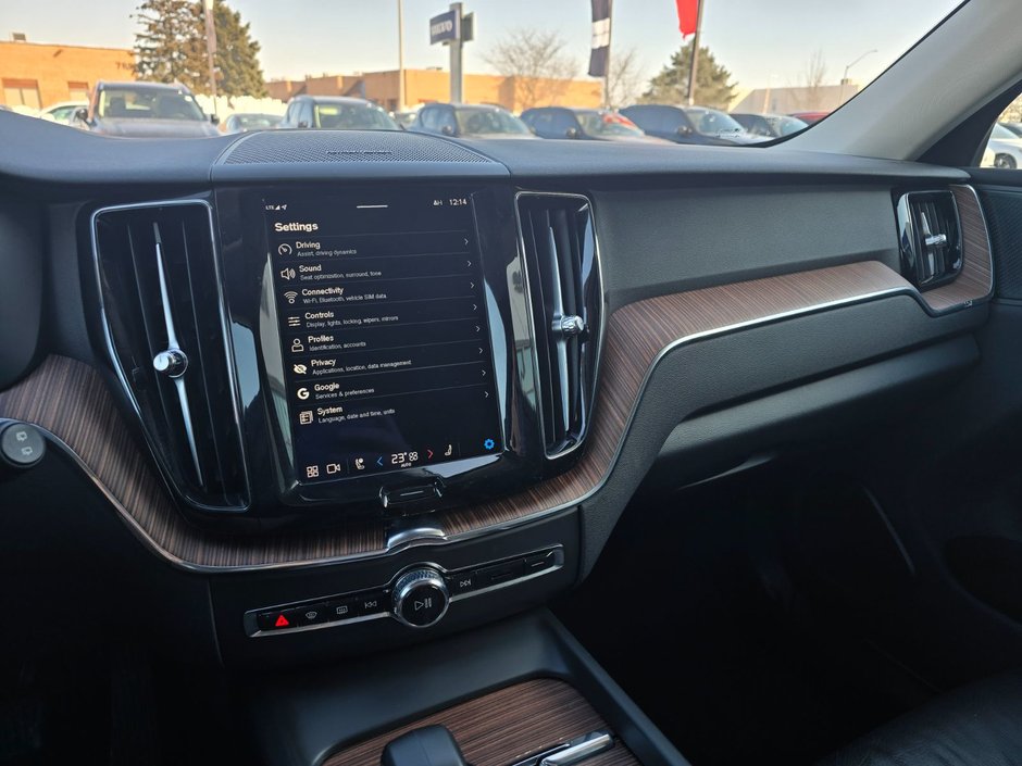 2024 Volvo XC60 PLUS DARK THEME-28