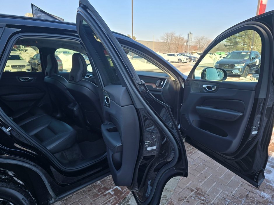 2024 Volvo XC60 PLUS DARK THEME-10