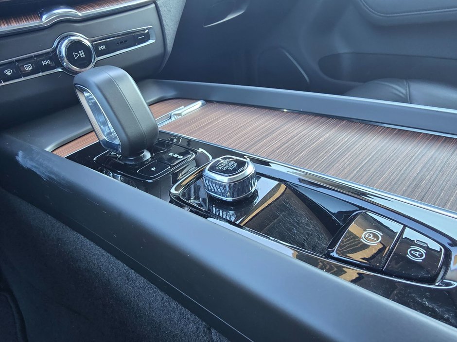 2024 Volvo XC60 PLUS DARK THEME-29