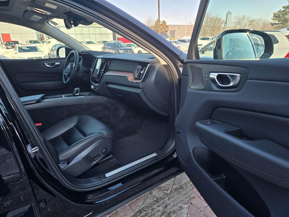 2024 Volvo XC60 PLUS DARK THEME-22