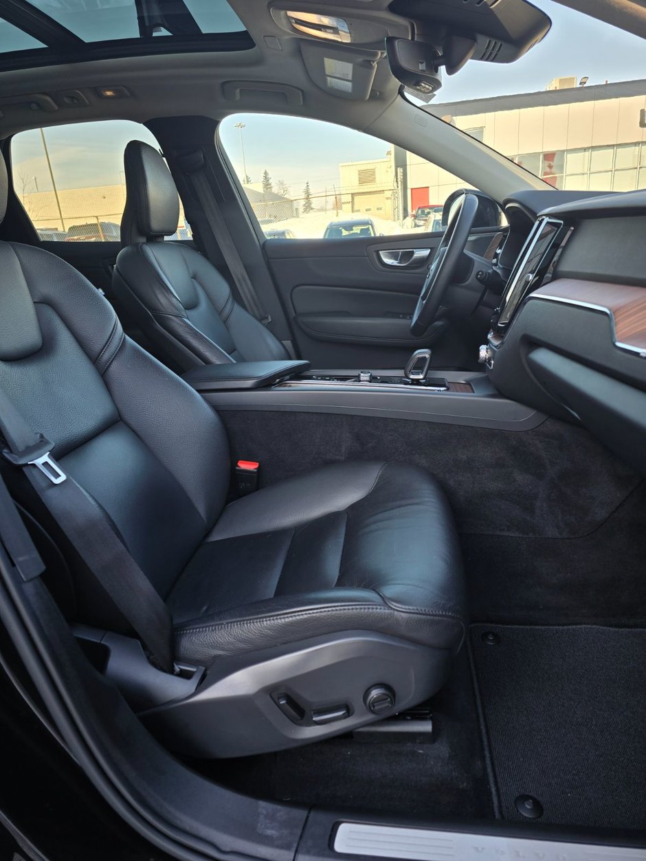 2024 Volvo XC60 PLUS DARK THEME-23