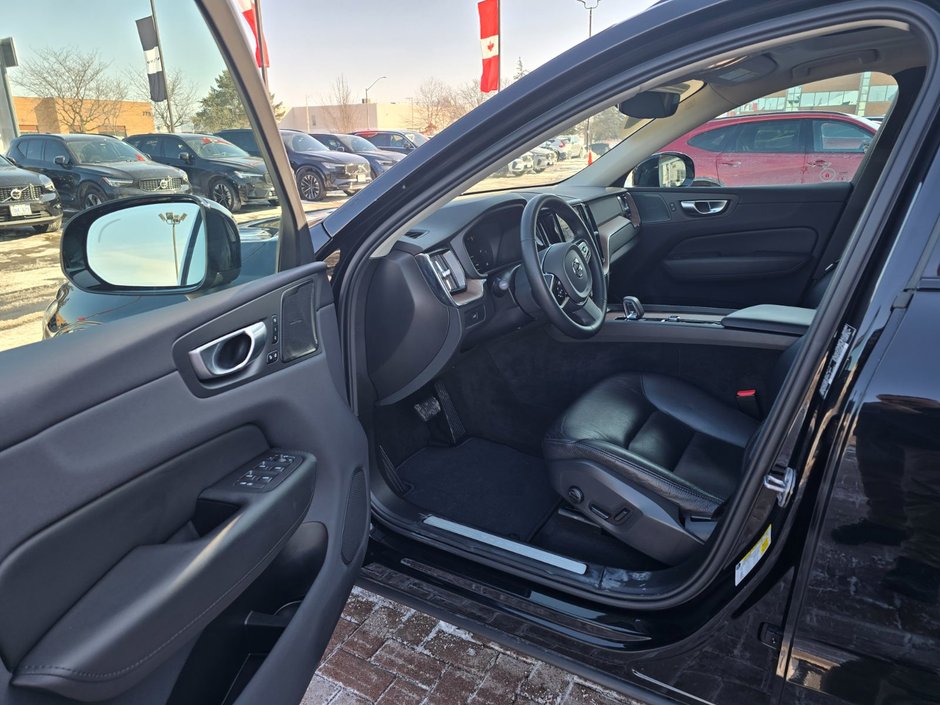 2024 Volvo XC60 PLUS DARK THEME-12