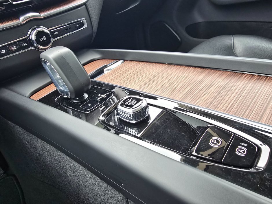 2024 Volvo XC60 PLUS DARK THEME-28