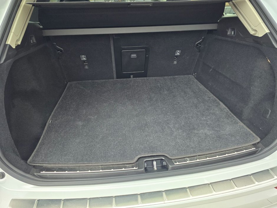 2024 Volvo XC60 PLUS DARK THEME-17