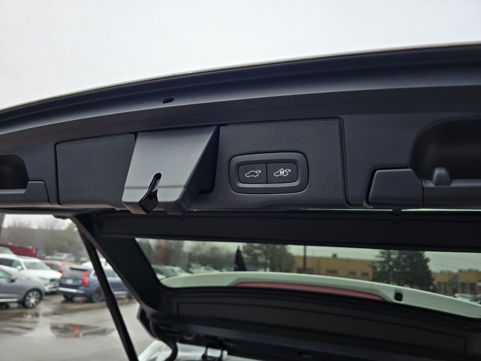 2024 Volvo XC60 PLUS DARK THEME-16