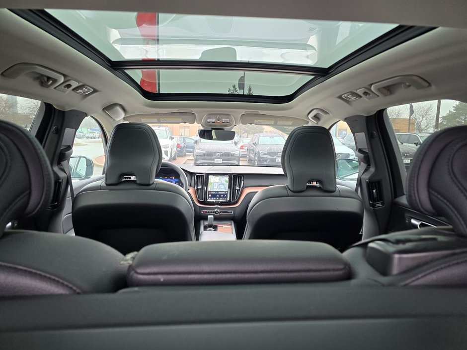 2024 Volvo XC60 PLUS DARK THEME-6