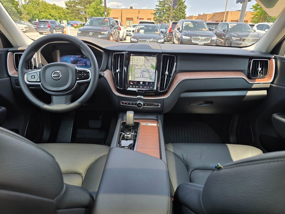 2024 Volvo XC60 PLUS DARK THEME-4