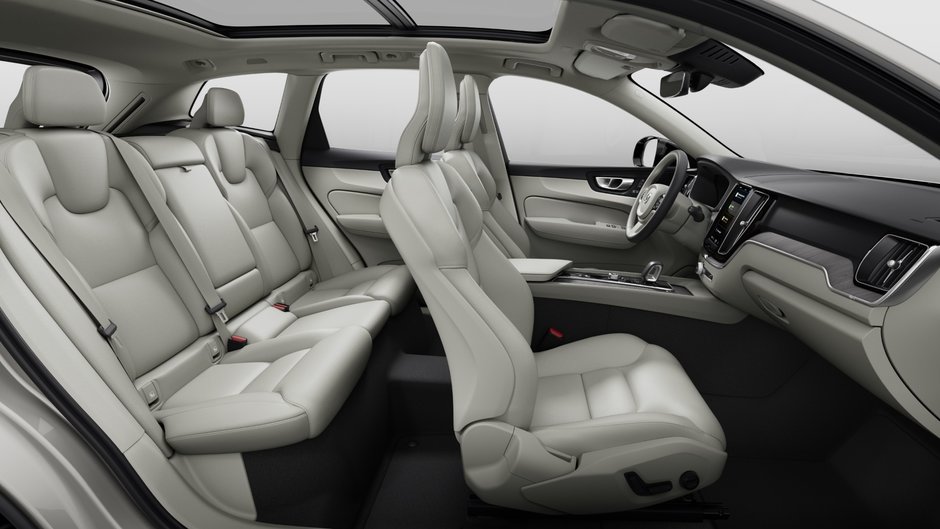 2025 Volvo XC60 Plus-10