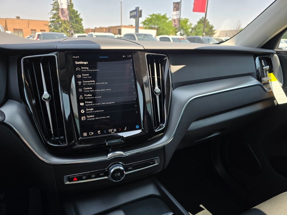 2025 Volvo XC60 CORE DARK THEME-28