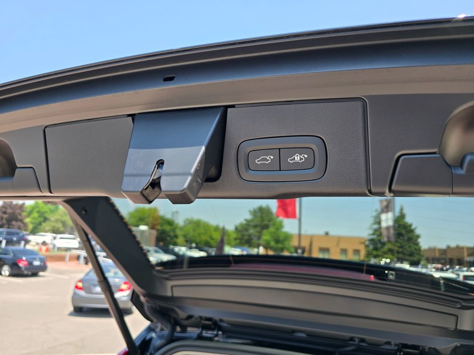 2025 Volvo XC60 CORE DARK THEME-16