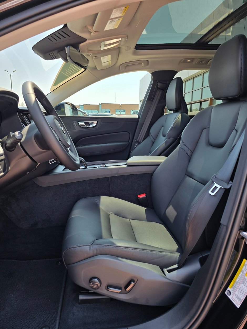 2025 Volvo XC60 CORE DARK THEME-25
