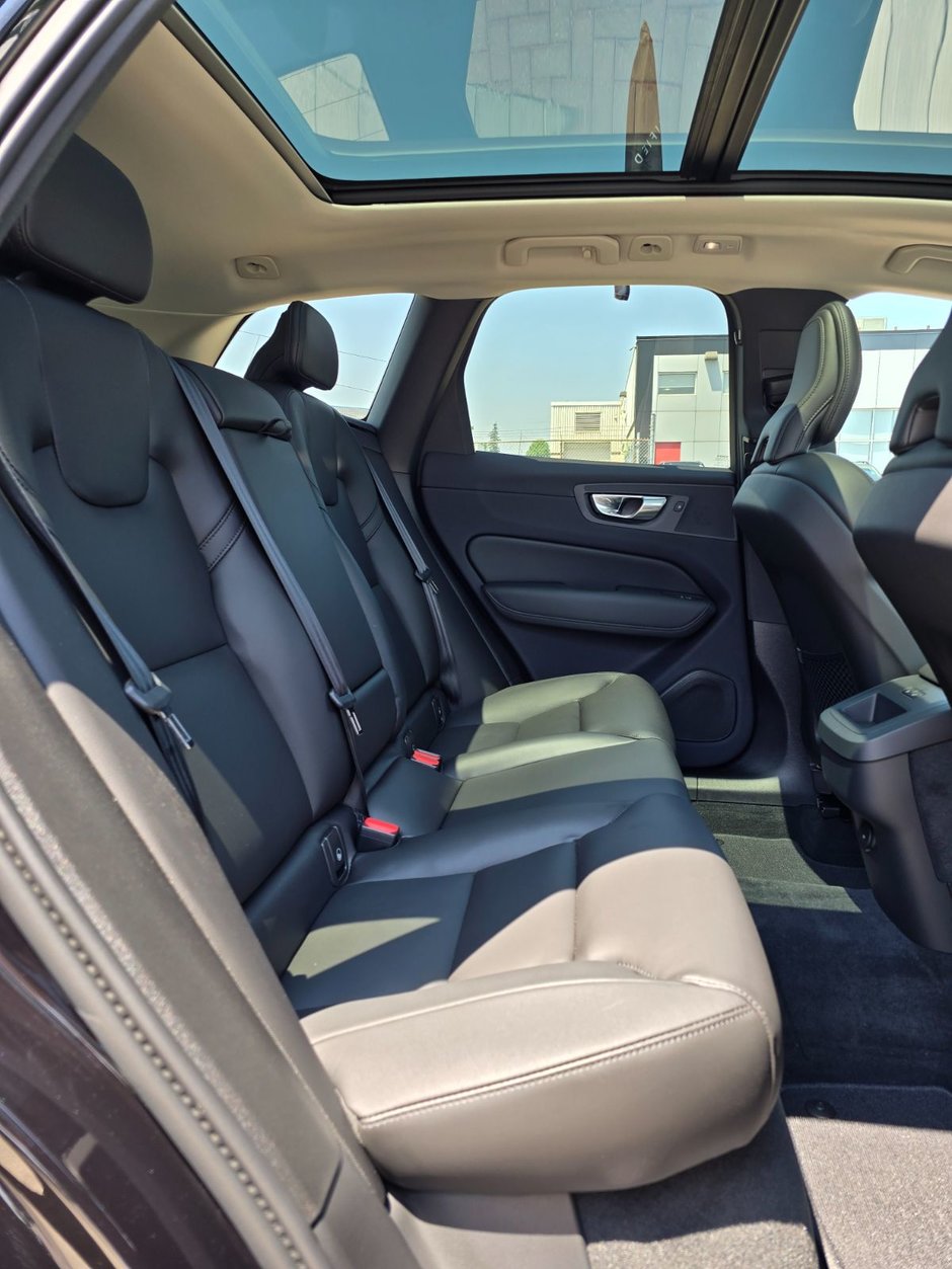 2025 Volvo XC60 CORE DARK THEME-19