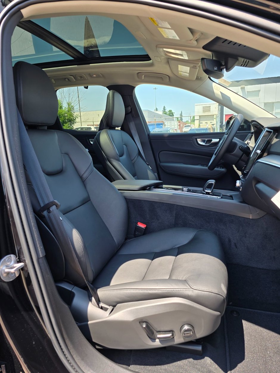 2025 Volvo XC60 CORE DARK THEME-24