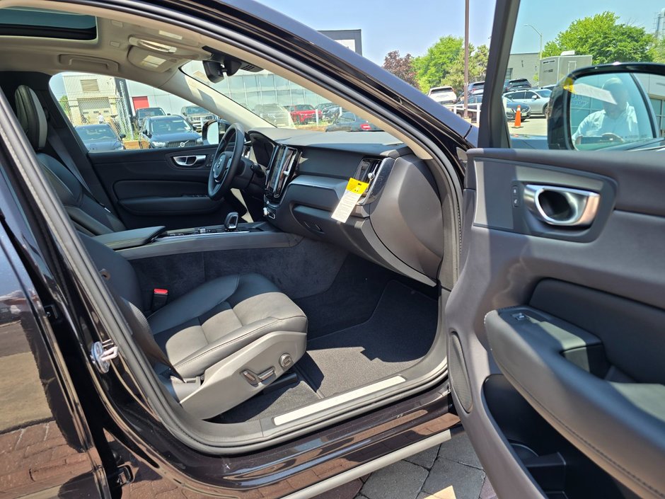 2025 Volvo XC60 CORE DARK THEME-23