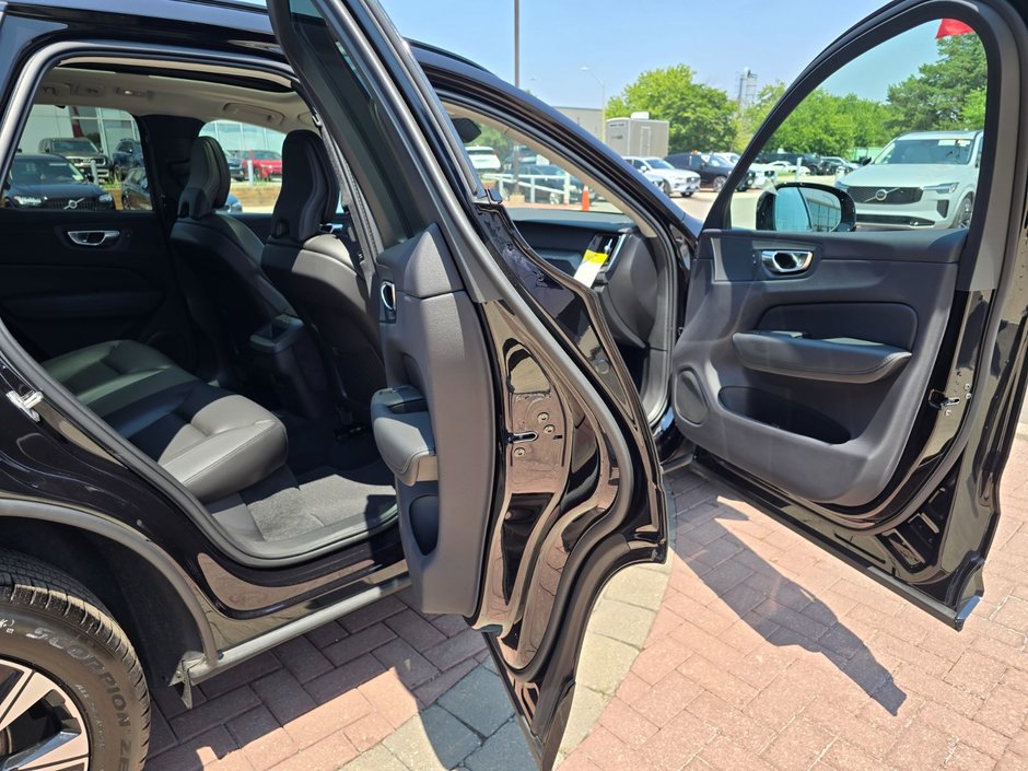 2025 Volvo XC60 CORE DARK THEME-10