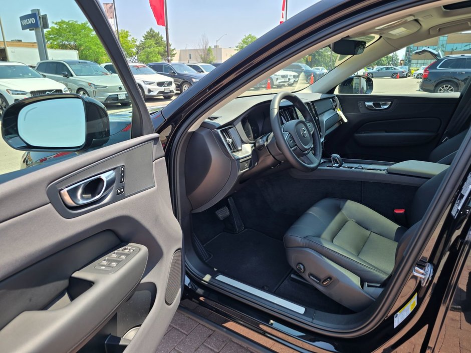 2025 Volvo XC60 CORE DARK THEME-12