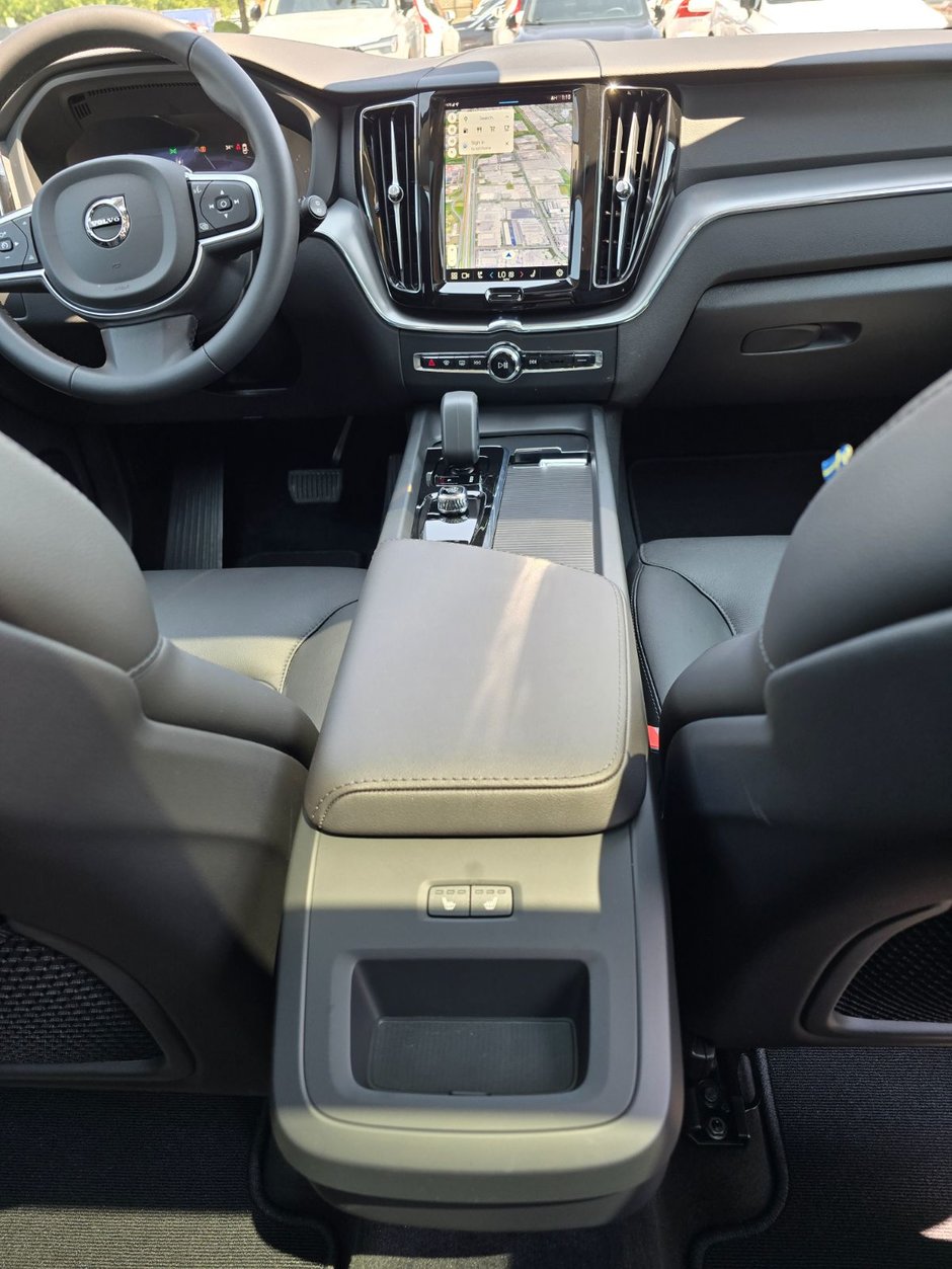2025 Volvo XC60 CORE DARK THEME-21